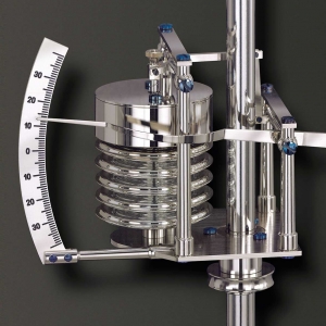 Technik in ihrer schönsten Form: die Aneroiddose zur Luftdruckkompensation.